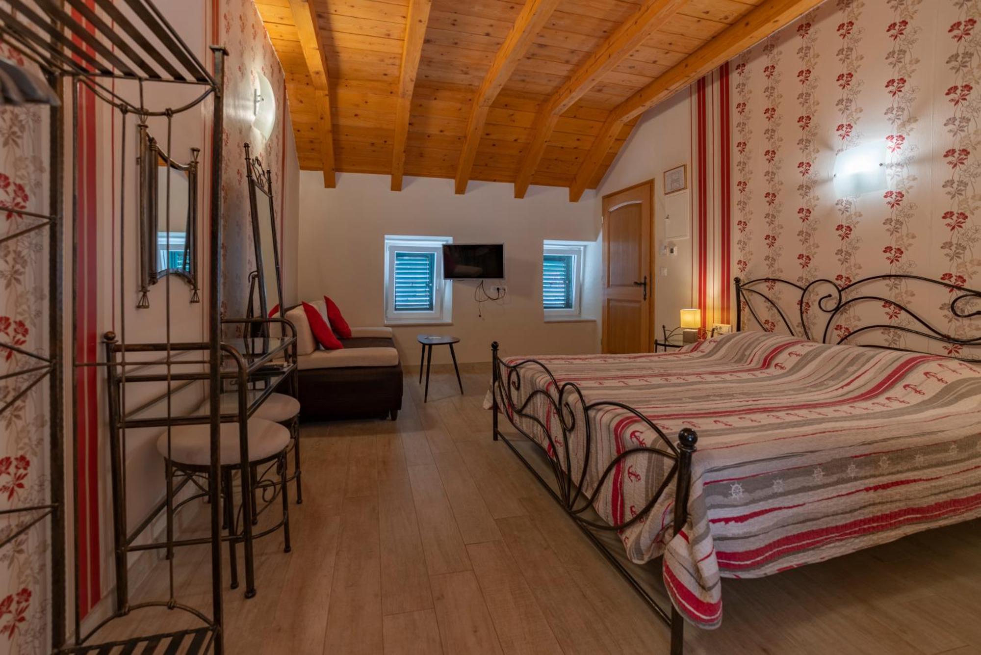 Vecchia Apartment