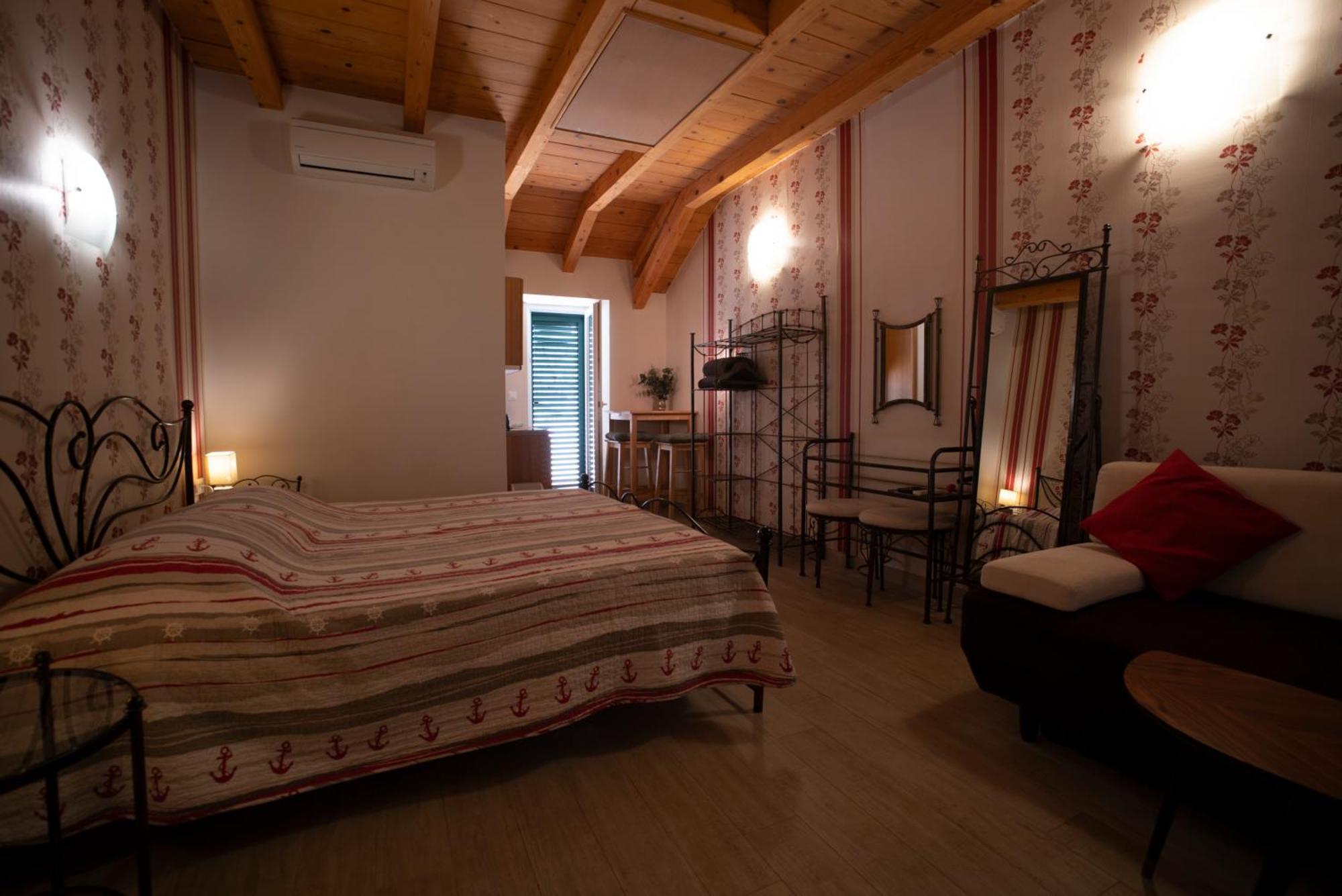 Vecchia Apartment *